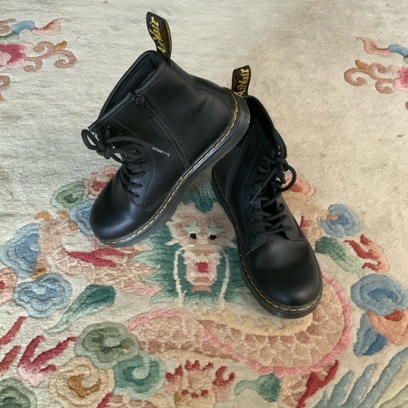 Dr. Martens Other - Dr. Martens Air Wair Sz 3 Youth Kids Blk Leather Ankle Zip Boots Bouncing Soles